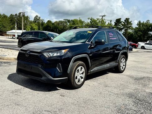 Used 2019 Toyota RAV4 LE FWD image 3