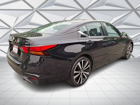 Used 2020 Nissan Altima 2.5 SR w/ Premium Package FWD image 11