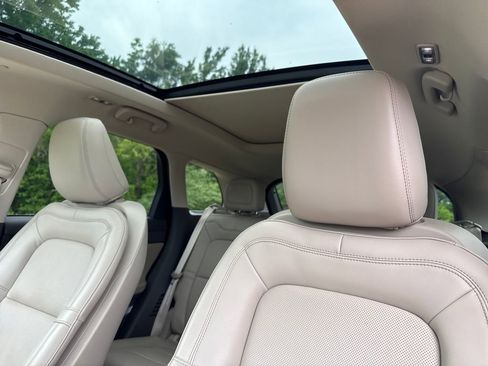 Used 2022 Lincoln Corsair Reserve w/ Luxury Package AWD/4WD image 14