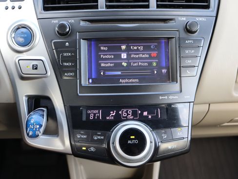 Used 2014 Toyota Prius V Three FWD image 25