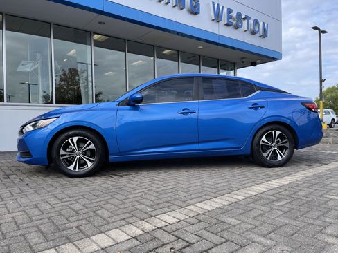 Used 2022 Nissan Sentra SV image 2