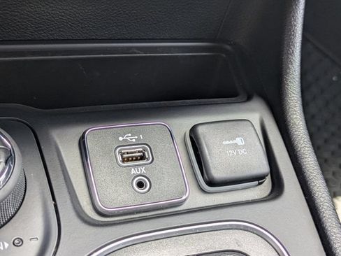 Used 2019 Jeep Cherokee Trailhawk AWD/4WD image 23