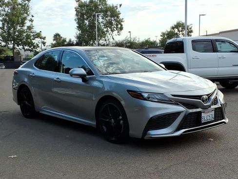 Used 2021 Toyota Camry XSE FWD image 3