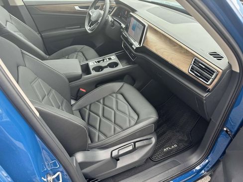 Used 2025 Volkswagen Atlas SE image 17