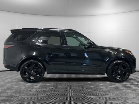 Used 2024 Land Rover Discovery Metropolitan Edition image 6