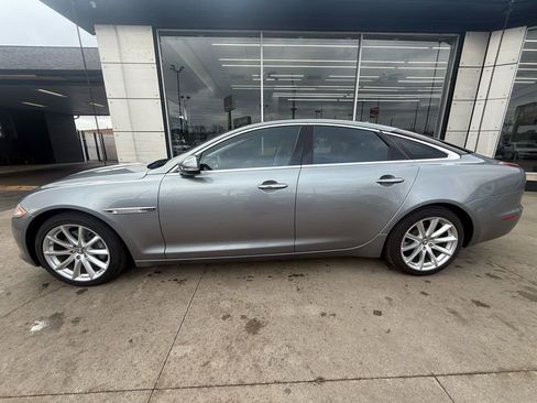 Used 2013 Jaguar XJ image 3
