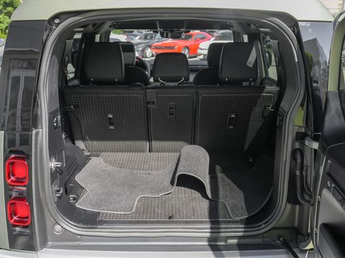 Used 2025 Land Rover Defender 110 S image 41