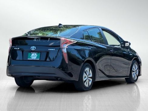 Used 2017 Toyota Prius Two w/ Prius Two Safety Plus Package FWD image 4