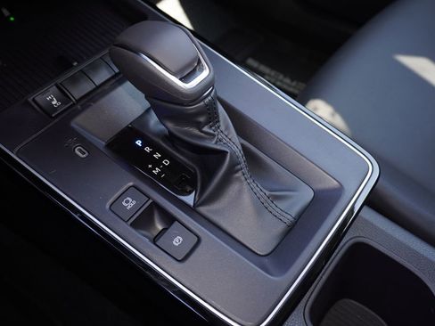 Used 2026 Toyota Corolla Cross XLE image 18