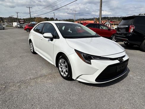 Used 2024 Toyota Corolla LE image 3