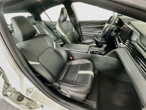 Used 2025 Toyota Camry SE FWD image 7
