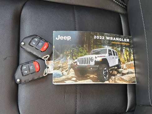 Used 2022 Jeep Wrangler Unlimited Sahara w/ Cold Weather Group AWD/4WD image 11