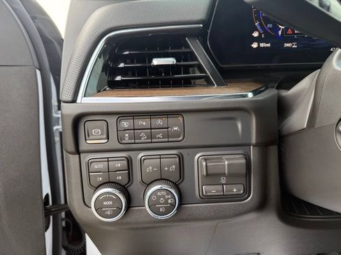 Used 2026 Chevrolet Suburban High Country AWD/4WD image 40