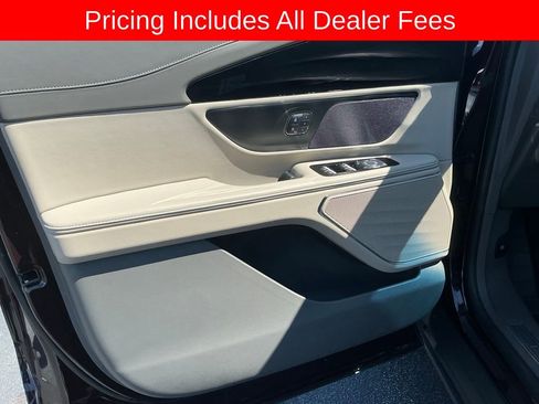 Used 2024 Lincoln Nautilus Premier AWD/4WD image 9
