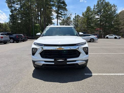 Used 2026 Chevrolet TrailBlazer LT w/ LT Cold Weather Package FWD image 3