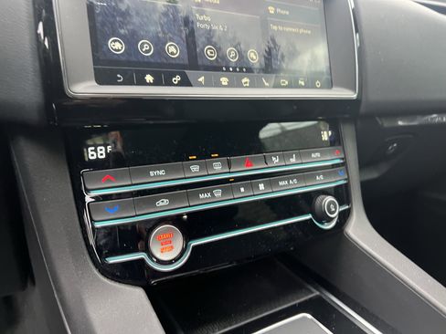 Used 2019 Jaguar F-PACE Premium image 26