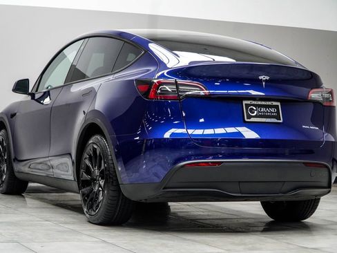Used 2023 Tesla Model Y Long Range AWD/4WD image 11