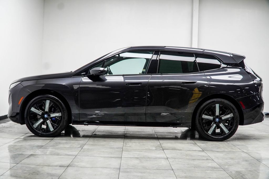 Used 2024 BMW iX xDrive50 w/ Sport Package AWD/4WD image 15