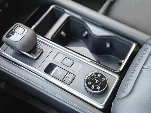 Certified 2025 Nissan Pathfinder SV AWD/4WD image 26