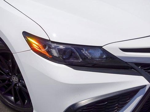 Used 2022 Toyota Camry SE FWD image 2