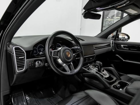 Used 2022 Porsche Cayenne image 6
