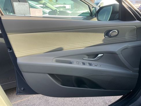 Used 2025 Hyundai Elantra SEL image 20