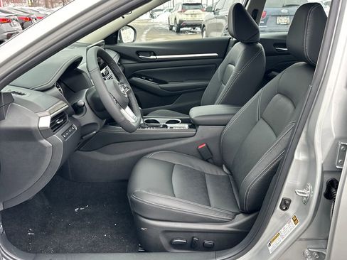 New 2025 Nissan Altima 2.5 SL image 9
