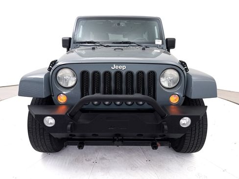 Used 2014 Jeep Wrangler Unlimited Sahara w/ Connectivity Group AWD/4WD image 2