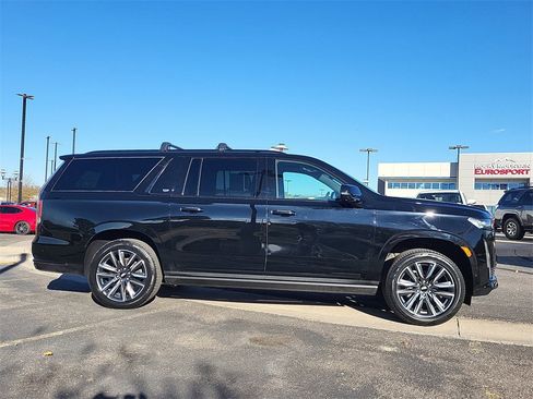Used 2021 Cadillac Escalade ESV Sport w/ Driver Assist Tech Package image 4