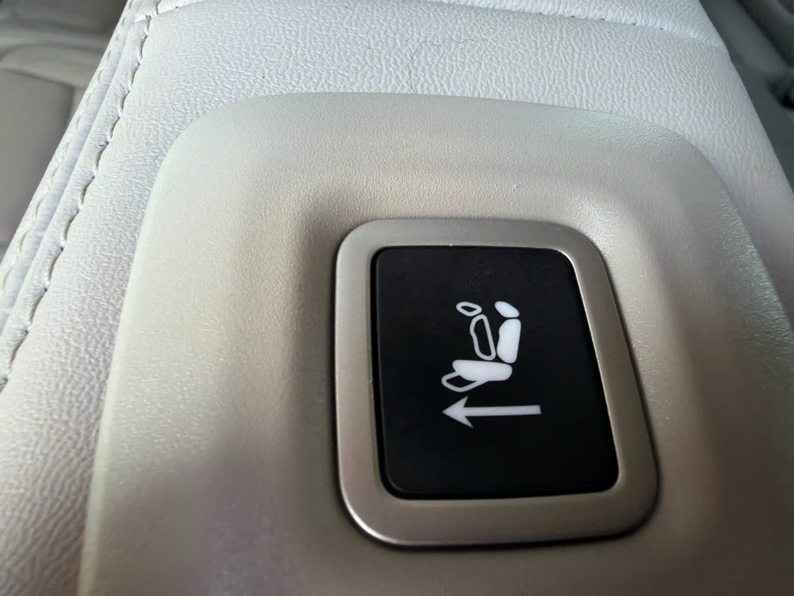 Used 2022 Jeep Wagoneer Series II AWD/4WD image 17