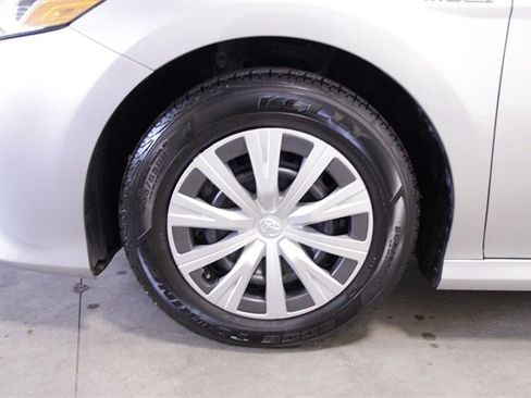 Used 2020 Toyota Camry LE image 11