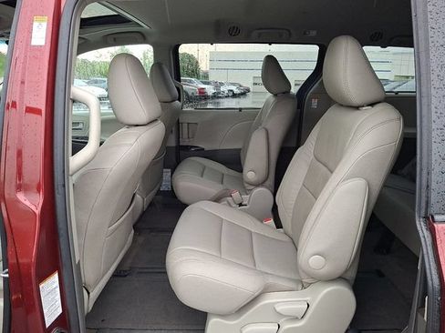 Used 2016 Toyota Sienna XLE AWD/4WD image 22