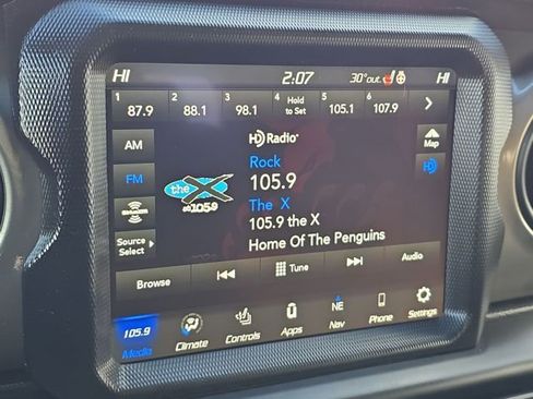 Used 2021 Jeep Gladiator Sport image 16