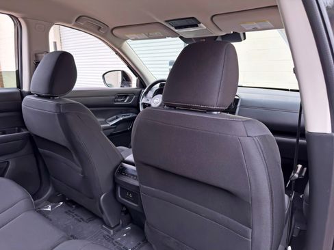Used 2024 Nissan Pathfinder SV FWD image 30