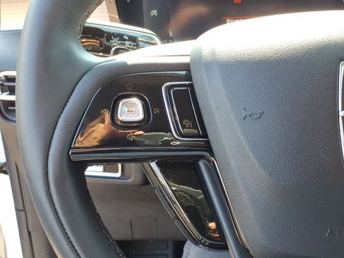 Used 2025 Lincoln Corsair AWD w/ Equipment Group 101A image 17