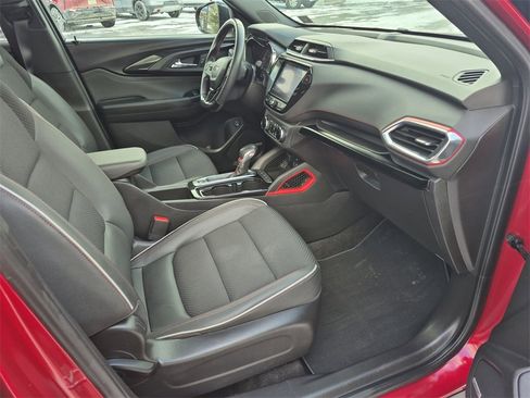 Used 2021 Chevrolet TrailBlazer RS w/ Sun and Liftgate Package image 32