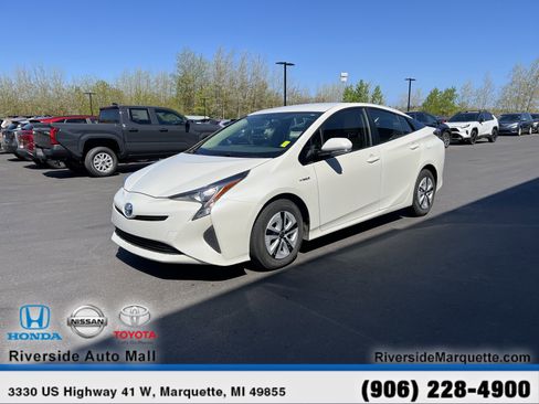 Used 2016 Toyota Prius Two FWD image 3