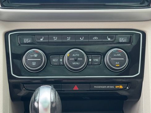 Used 2023 Volkswagen Atlas SEL AWD/4WD image 24