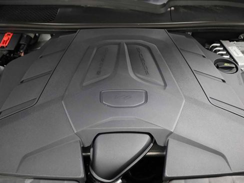 Used 2024 Porsche Cayenne image 48