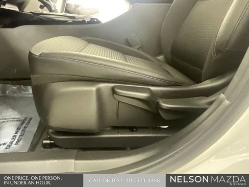 Used 2024 Chevrolet Trax LT FWD image 25