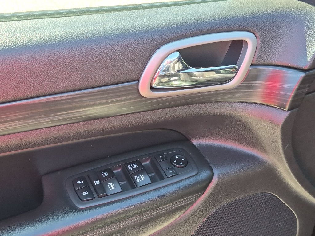 Used 2020 Jeep Grand Cherokee Altitude AWD/4WD image 9