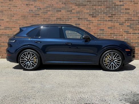 New 2025 Porsche Cayenne GTS image 8