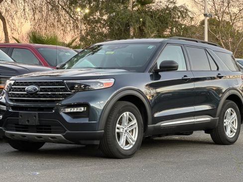 Certified 2022 Ford Explorer XLT w/ Equipment Group 202A image 9