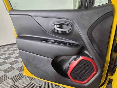 Certified 2023 Jeep Renegade Trailhawk w/ Trailhawk Elite Group image 21