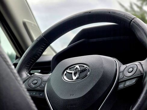 Used 2019 Toyota RAV4 Limited image 13