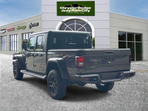Used 2022 Jeep Gladiator Sport AWD/4WD image 8