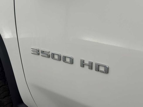 Used 2024 Chevrolet Silverado 3500 LT image 10