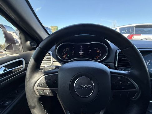 Used 2022 Jeep Grand Cherokee Limited image 17