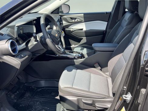 New 2026 Chevrolet Trax LT w/ LT Convenience Package FWD image 9