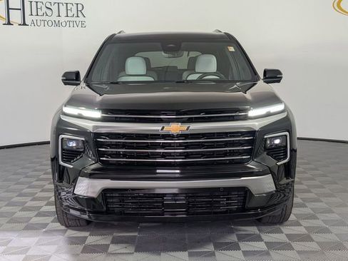 Used 2024 Chevrolet Traverse RS image 3